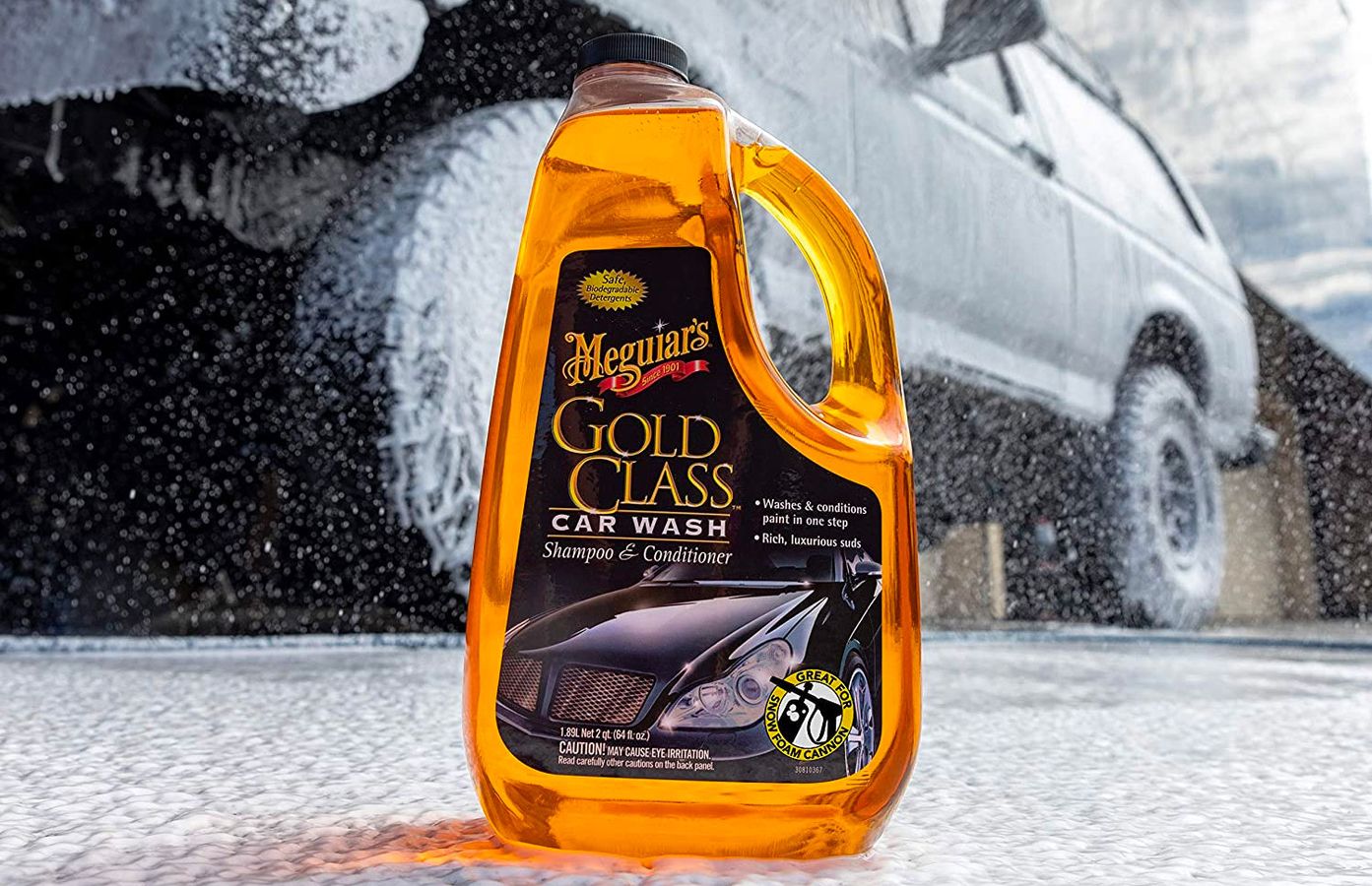 Meguiar's Gold Class Car Wash Shampoo product image of a clear bottle containing a golden shampoo solution.